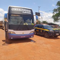 PRF apreende "ônibus pirata" em Barra do Garças/MT