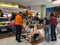 PRF realiza ação educativa para demonstrar efeitos do álcool e da direção em Shopping Estação Cuiabá