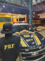 Em Cuiabá/MT, PRF apreende 13,5 kg de maconha e captura foragido usando documento falso