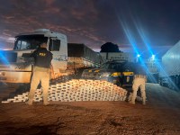 Em Cáceres-MT, PRF apreende 210kg de pasta base de cocaína
