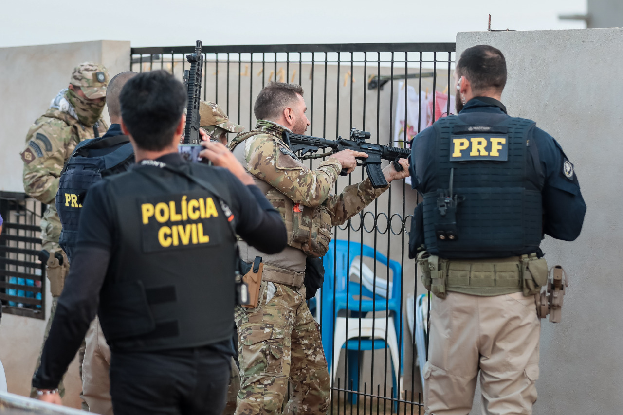 PRF participa de força-tarefa para cumprir 12 mandados de prisão contra  integrantes de facções criminosas em MT — Polícia Rodoviária Federal