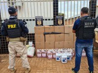 A PRF, em conjunto com o GCCO da Polícia Civil, apreende 300 quilos de defensivos falsificados