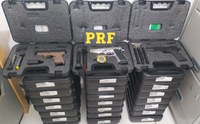 Durante final de semana prolongado, Polícia Rodoviária Federal apreende mais de 200 kg de drogas e apreende armas.