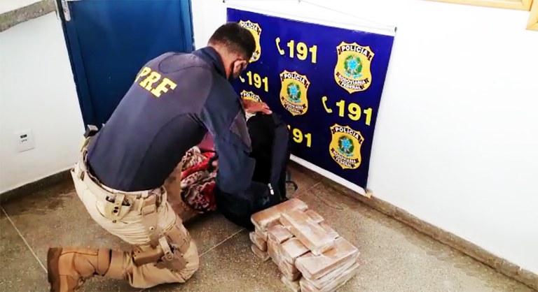 PRF apreende maconha sendo transportada em ônibus no município de Campo Verde-MT