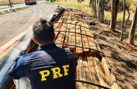 Mais uma carga de madeira ilegal é apreendida pela PRF em Alto Garças-MT