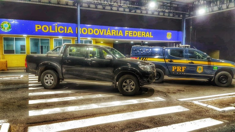 Nossos policiais, na noite desta terça-feira (17), prenderam um casal por receptação e adulteração veicular