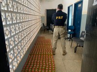 Polícia Rodoviária Federal em Comodoro/MT apreende pessoas por furto de carga