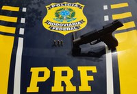 PRF apreende arma de fogo ilegal e prende condutor de veículo na cidade de Peixoto de Azevedo-MT