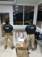 PRF apreende cigarro em ônibus em Poconé/MT