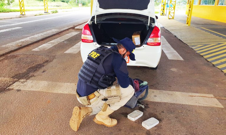 PRF apreende dois quilos de cocaína durante procedimento de fiscalização de trânsito