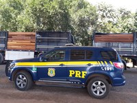 PRF apreende madeira sendo transportada ilegalmente em Barra do Garças