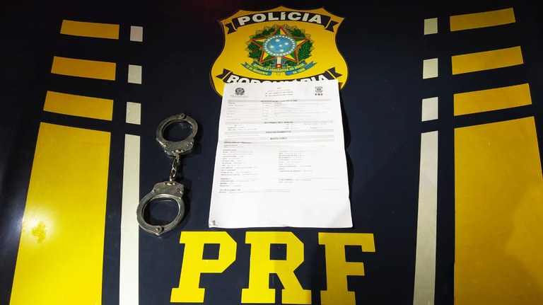 PRF descobre três pessoas com mandado de prisão em aberto circulando pela rodovia