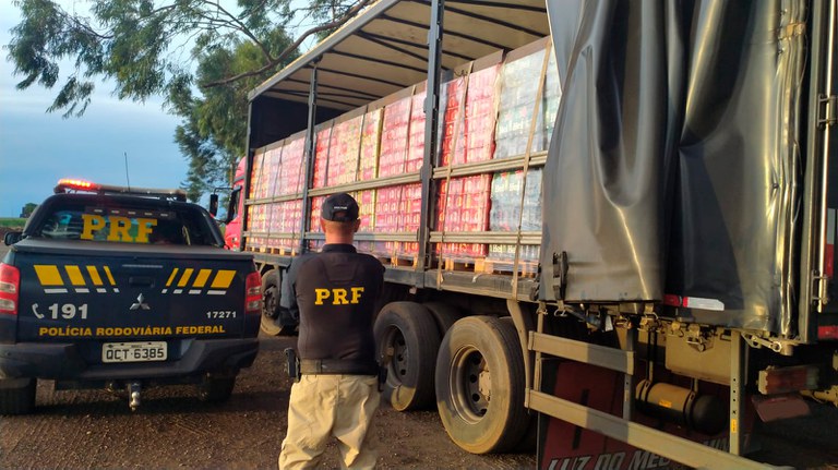 PRF, em Alto Garças/MT, apreendeu mais de 24 mil litros de cerveja transportada sem a devida Nota Fiscal.