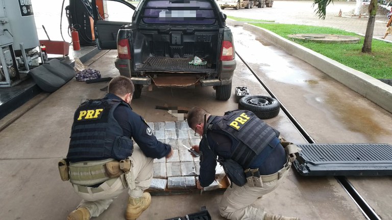 PRF EM MATO GROSSO APREENDE APROXIMADAMENTE 33KG DE CLORIDRATO DE COCAÍNA