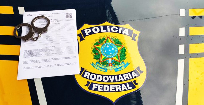 PRF encontra senhor com mandado de prisão em aberto desde 2012