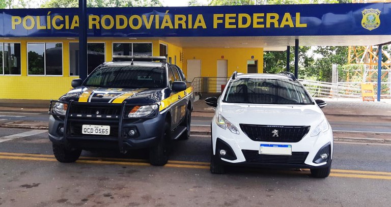 PRF recupera automóvel no município de Poconé-MT