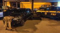 Equipe da PRF recupera Honda HRV, com queixa de roubo, ao realizarem fiscalização na BR 040 em Juiz de Fora (MG)