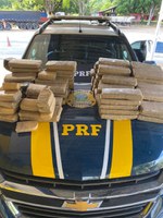 PRF apreende aproximadamente 75 kg de maconha na BR 381 em Jaguaraçu (MG)