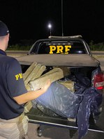PRF apreende mais de 40 kg de maconha após tentativa frustrada de fuga, em Bom Despacho(MG)