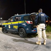 PRF prende dois ocupantes de veículo durante fiscalização na BR 381 em Perdões (MG)