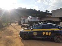 Polícia recupera veículo furtado após tentativa frustrada de fuga na BR 116 em Fervedouro (MG)