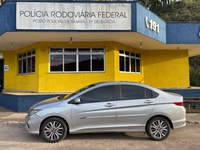 Honda City com registro de furto/roubo no RJ é recuperado pela PRF na BR 381 em Sabará (MG)