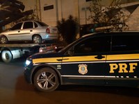 Após tentativa de fuga, PRF recupera veículo furtado e prende assaltante envolvido em diversos arrombamentos a comércio em Uberlândia (MG)