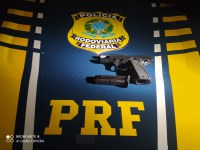 PRF prende motociclista portando arma de fogo em Medina (MG)