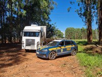 PRF recupera carga e caminhão roubados em Uberlândia (MG)
