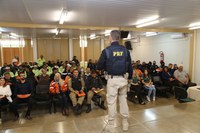 PRF participa de workshop do Maio Amarelo em escola da região metropolitana de Belo Horizonte (MG)