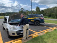 Em Poços de Caldas (MG), PRF prende homem e recupera automóvel furtado em São Paulo (SP)