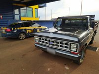 Ford F-1000 com registro de furto/roubo desde 2015 é recuperada pela PRF em Uberaba (MG)