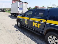 PRF flagra caminhoneiro conduzindo veículo de carga com CNH falsa