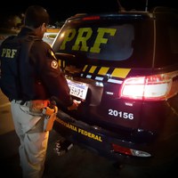 PRF prende 2 homens com mandado de prisão em aberto na BR-381