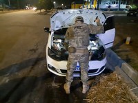 Casal é flagrado com veículo furtado na BR 262 em Betim (MG)