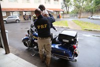 PRF leva cães, motocicleta e viaturas operacionais em visita a hospital de tratamento do câncer