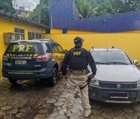 Em Teófilo Otoni (MG), PRF recupera veículo furtado, em julho de 2022, na cidade de Belo Horizonte (MG)