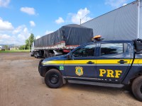 Na Fernão Dias, PRF prende condutor e passageiro por trocarem as placas de uma carreta