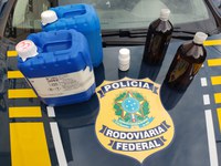 PRF prende mulher transportando produtos químicos utilizados na fabricação de drogas
