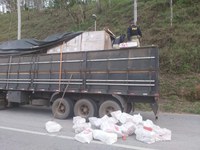 PRF apreende aproximadamente 1,8 tonelada de maconha durante fiscalização de carreta na BR 381 em João Monlevade (MG)