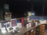 PRF apreende bebidas, perfumes e eletrônicos sem documentação fiscal na BR-381
