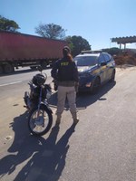 Motociclista é preso durante fiscalização na BR 381 em Santo Antônio do Amparo (MG)