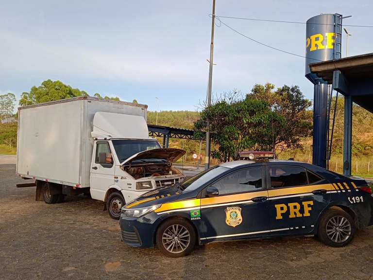Veículo utilizado em furto de cargas apreendido Oliveira.jpeg