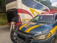Ônibus transitando com motor roubado foi apreendido pela PRF na BR 116 em Teófilo Otoni (MG)
