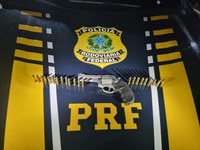 PRF detém motorista transportando revólver calibre 357 ilegalmente na BR 050 em Uberlândia (MG)