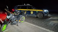 PRF recupera motocicleta furtada e detém assaltante durante ronda pela BR 251 em Salinas (MG)