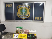 PRF apreende cocaína e maconha dentro de ônibus em Manhuaçu (MG)