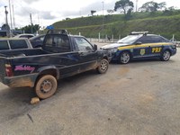 PRF recupera Fiat / Uno Pick-up furtado durante assalto de fazenda em Aguanil (MG)