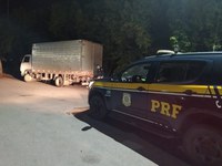 Caminhão furtado em Contagem (MG) é recuperado pela PRF na BR 262 em Bom Despacho (MG)
