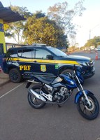 Moto furtada é recuperada pela PRF em bagageiro de ônibus na BR 365 em Patos de Minas (MG)